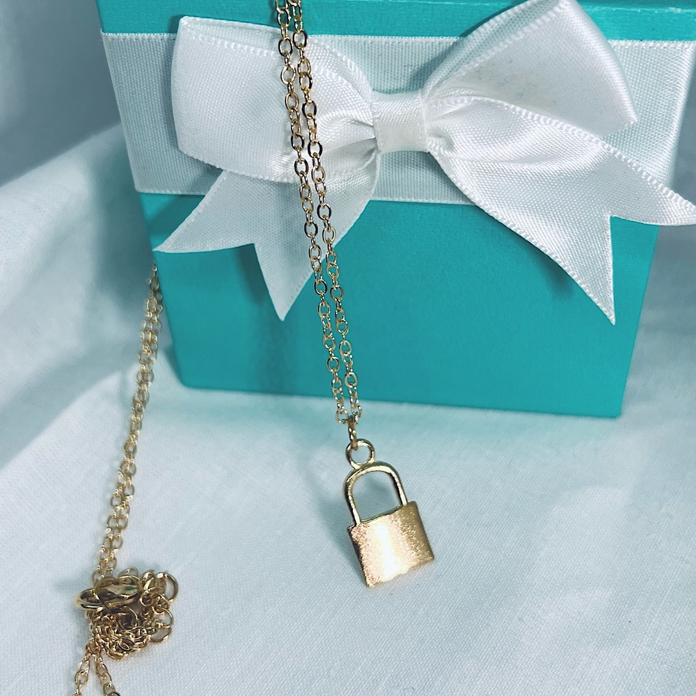 Minimalist Tiny Lock Accent Necklace Dainty NEW NWOT Preppy Twee Girlhoodcore